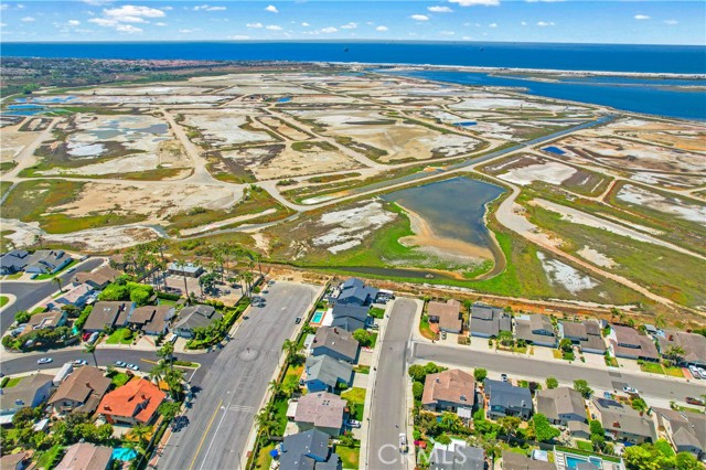 18202 Foss Lane, Huntington Beach CA: https://media.crmls.org/medias/1f449179-17aa-4086-ba04-7d1694964fbd.jpg
