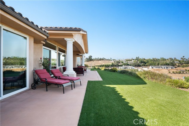 255 Puerta De Lomas, Fallbrook CA: https://media.crmls.org/medias/1f4540f7-e52e-4030-9d92-053b83f08a92.jpg