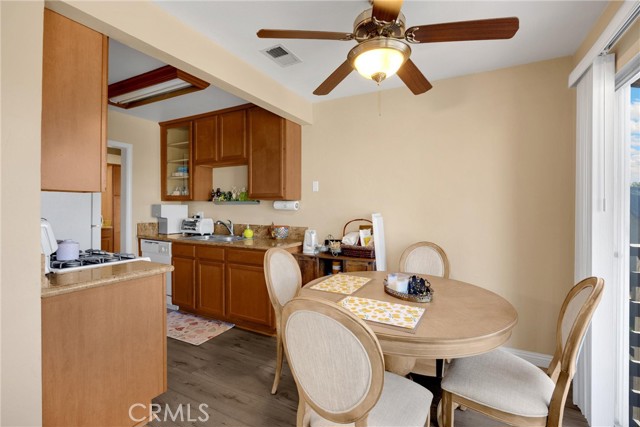 Detail Gallery Image 7 of 30 For 1410 W Lambert #202,  La Habra,  CA 90631 - 1 Beds | 1 Baths