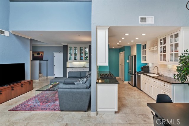 13331 Moorpark Street, Sherman Oaks CA: https://media.crmls.org/medias/1f465dca-86d2-45b6-b7fe-6e50f112a692.jpg