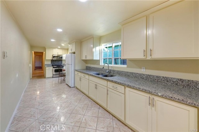 8622 South Fir Avenue photo 8