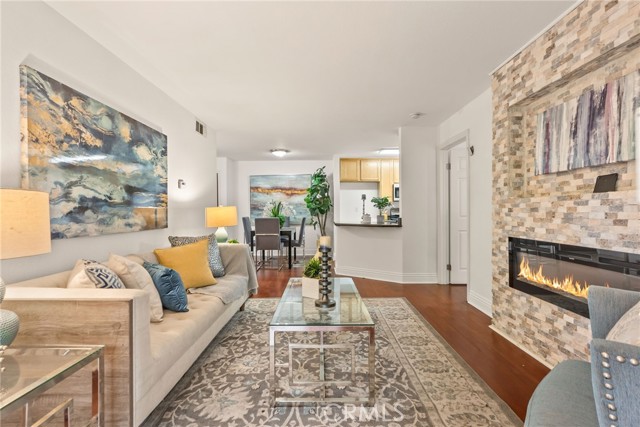 Detail Gallery Image 4 of 34 For 2550 San Gabriel Way #202,  Corona,  CA 92882 - 2 Beds | 2 Baths