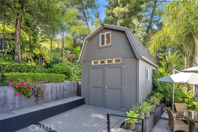 3521 Stonewood Drive, Sherman Oaks CA: https://media.crmls.org/medias/1f47d1e2-48d9-4078-a570-faaf9d287798.jpg
