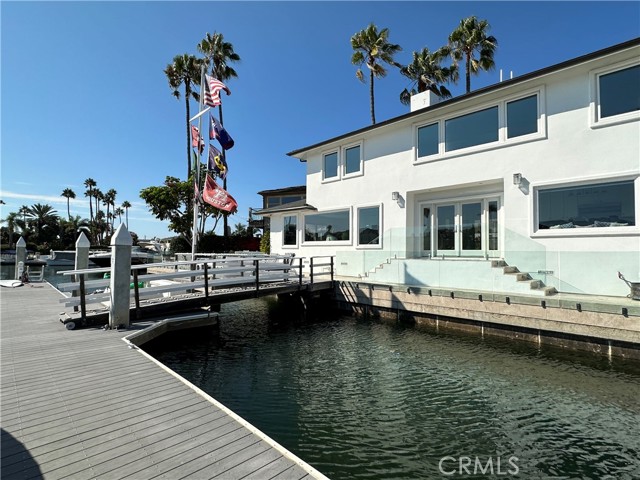 Detail Gallery Image 2 of 21 For 7 Balboa Coves, Newport Beach,  CA 92663 - 4 Beds | 4 Baths