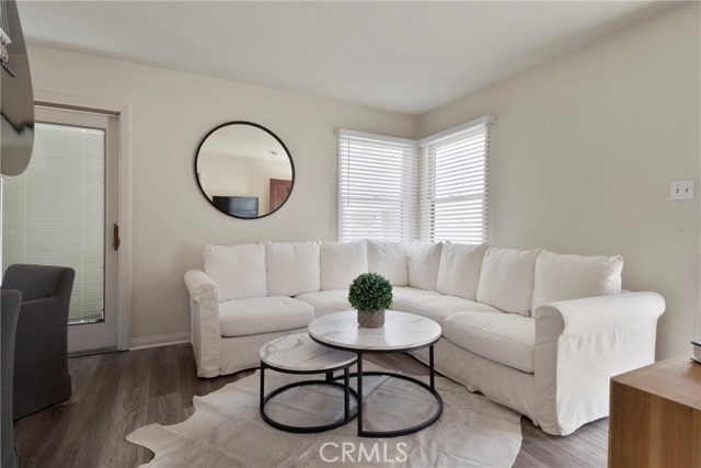 Detail Gallery Image 4 of 20 For 215 29th St #B,  Newport Beach,  CA 92663 - 1 Beds | 1 Baths