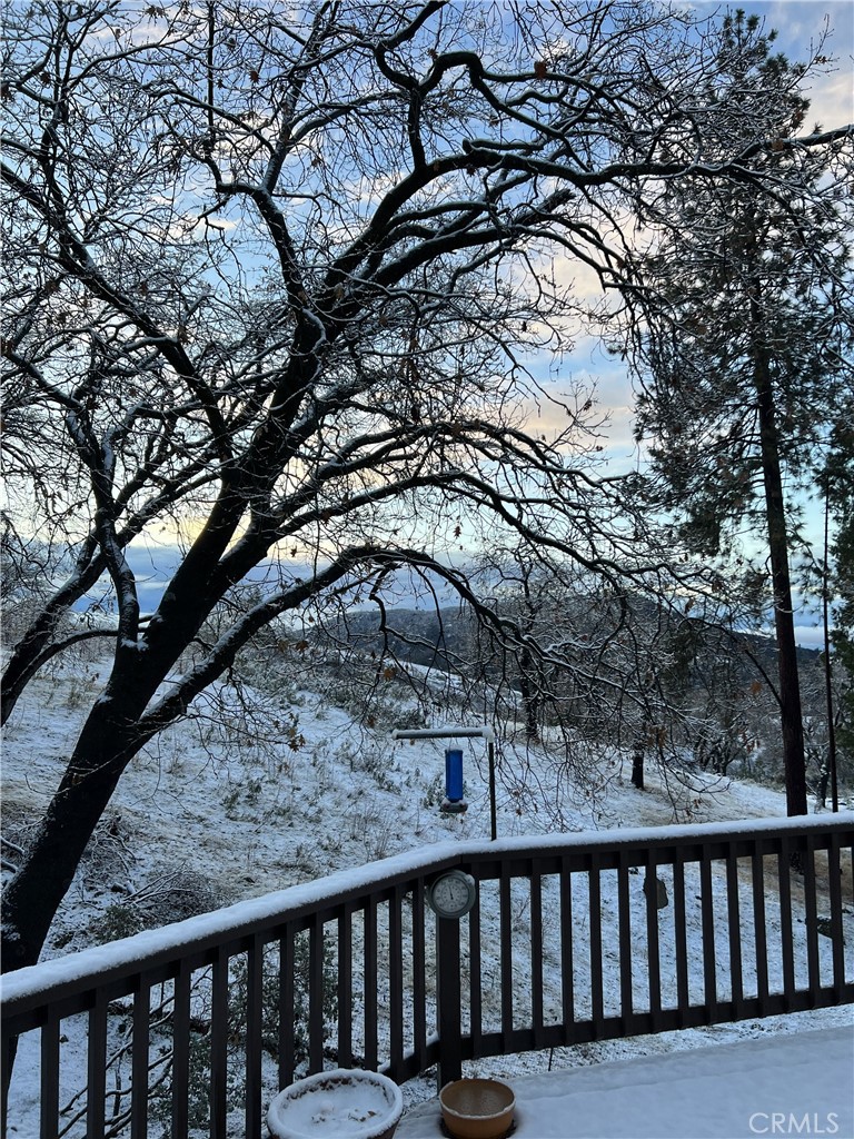 https://media.crmls.org/medias/1f4b7b0d-ebf8-4813-93df-f93fc41ea55f.jpg?preset=X-Large