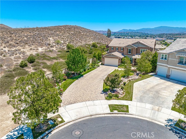 22348 Driftwood Court, Saugus CA: https://media.crmls.org/medias/1f4b7eda-e22b-46ac-8888-34319ccd043e.jpg