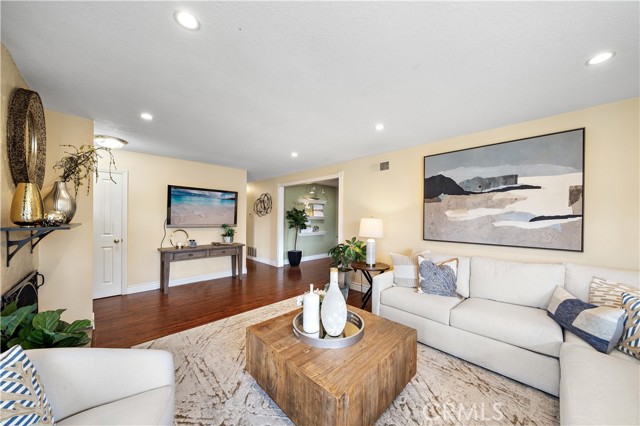 17327 Santa Lucia Street, Fountain Valley CA: https://media.crmls.org/medias/1f4ba253-39c3-45a1-8078-ac9f9bdecb3e.jpg