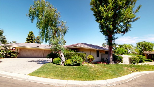 1 Hamlet Court Rancho Mirage, California Perfectly set in the prestigious Morningside community, this three bedrooms and three bathrooms gem boasts Approx. 3,061 sq. ft. on 6,534 sq. ft. lot. This home features an amazing courtyard entrance, great room with a large inviting fireplace, dining and wet bar. The kitchen is perfect for preparing family meals or for the entertainer in you. The large master suite and bath has views to the green and boasts an amazingly large walk-in closet. This home is located minutes to the airport, restaurants, retail stores and and many amenities Rancho Mirage has to offer.