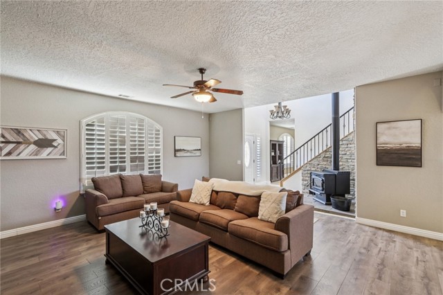 8294 Aster Road, Oak Hills CA: https://media.crmls.org/medias/1f4c7ce8-e31c-4b4b-b3aa-fa77d220ffd9.jpg