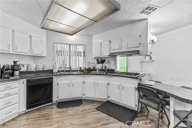 4000 Pierce Street, Riverside CA: https://media.crmls.org/medias/1f4d2735-92c1-49a8-8b08-d0405e28a5bc.jpg
