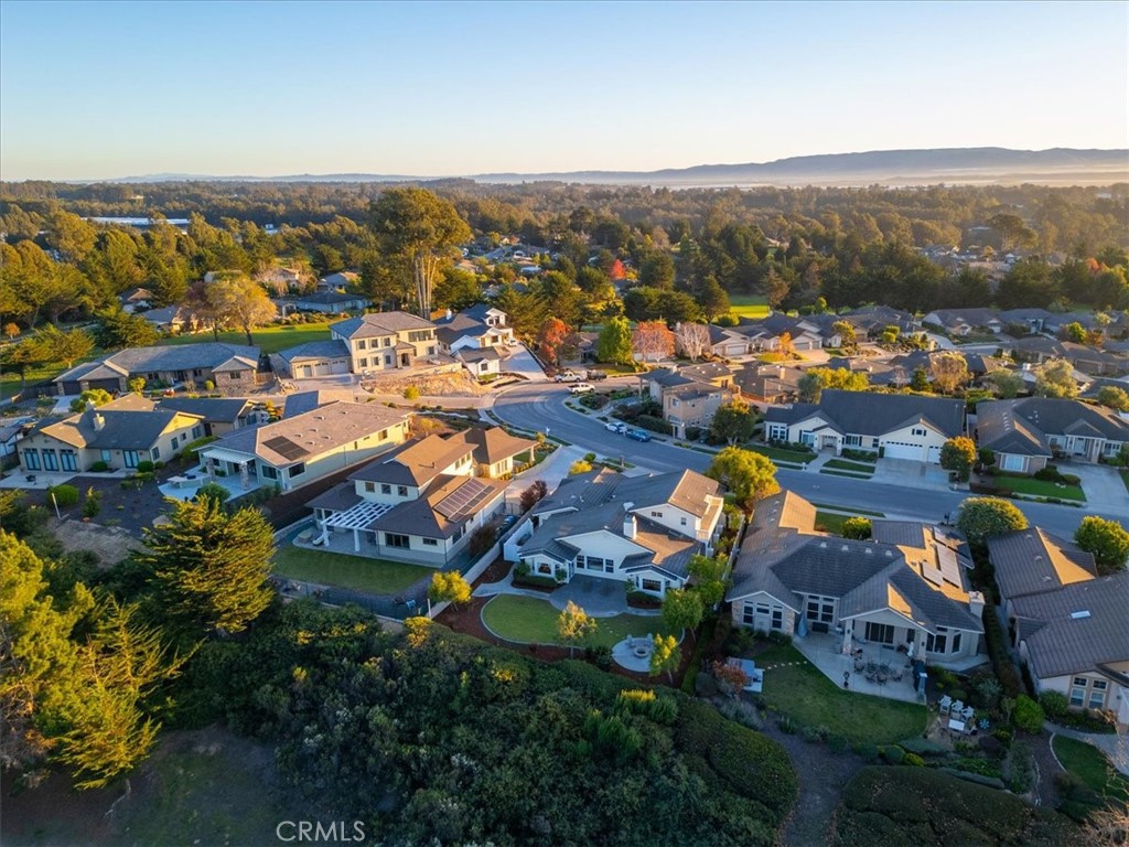https://media.crmls.org/medias/1f4d2770-83b4-4f0d-ac9e-cfc6d2e40921.jpg?preset=X-Large