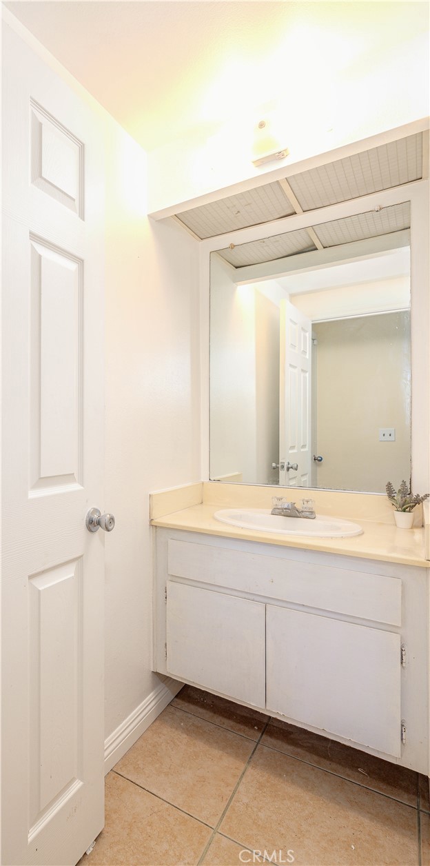 Detail Gallery Image 8 of 27 For 2602 Monte Carlo Dr #10,  Santa Ana,  CA 92706 - 3 Beds | 2/1 Baths