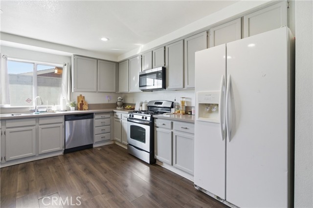 Detail Gallery Image 7 of 22 For 10424 Stage Coach Dr, Adelanto,  CA 92301 - 3 Beds | 2 Baths