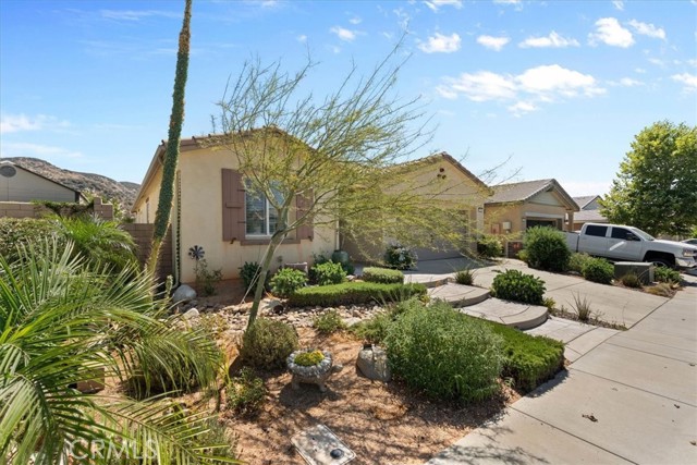 3937 Scarlet Oak Court, San Bernardino CA: https://media.crmls.org/medias/1f4e12e3-cc12-4120-b62d-ff4bd65f0e8e.jpg
