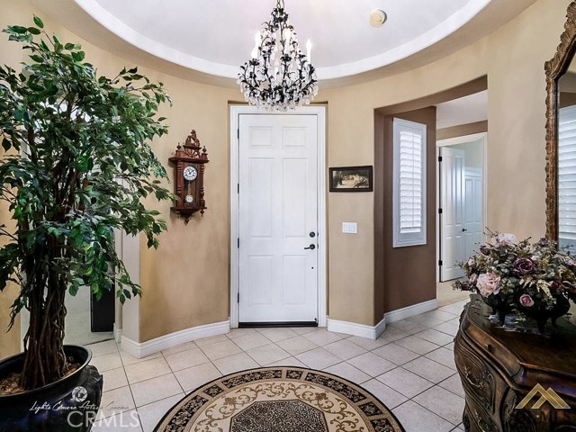 5206 Village Green Lane, Bakersfield CA: https://media.crmls.org/medias/1f4e6b47-3fd9-40c3-94e6-bb15bec506e6.jpg