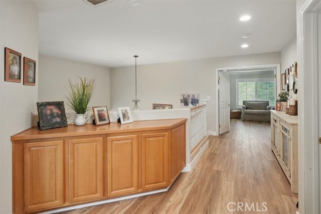 28433 Pinewood Court, Saugus CA: https://media.crmls.org/medias/1f4ee21c-e01f-4593-8e47-b24876130700.jpg
