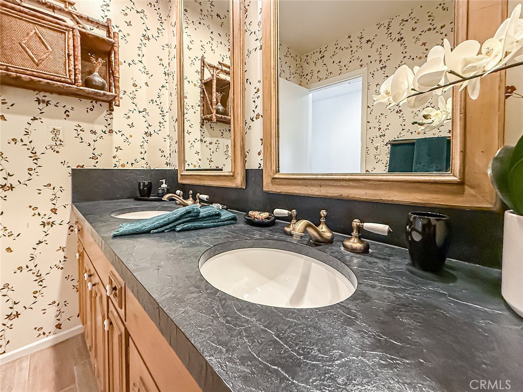 https://media.crmls.org/medias/1f4faf70-7d23-49c7-b50f-94368554cd10.jpg?preset=X-Large