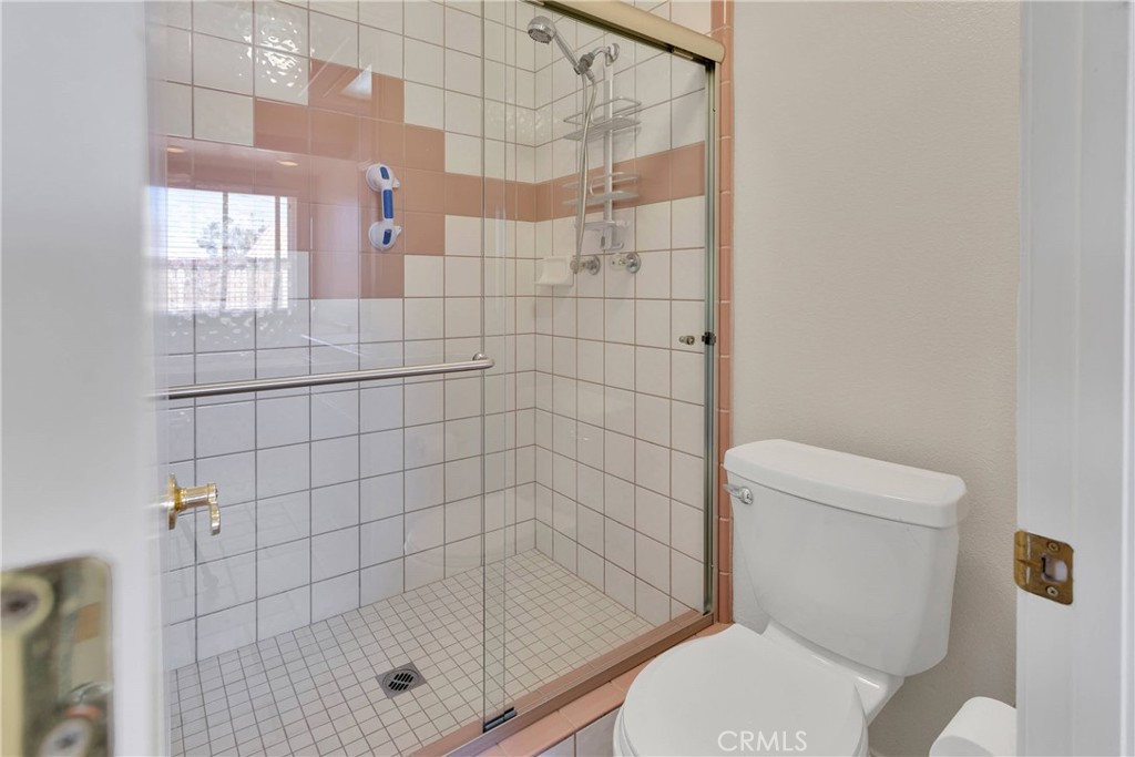 https://media.crmls.org/medias/1f4ff9aa-45bd-46e7-b4b0-d3062b582cd5.jpg?preset=X-Large