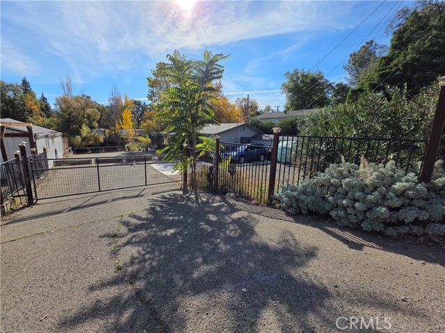 Detail Gallery Image 5 of 33 For 16061 Dam Rd, Clearlake,  CA 95422 - 3 Beds | 2 Baths