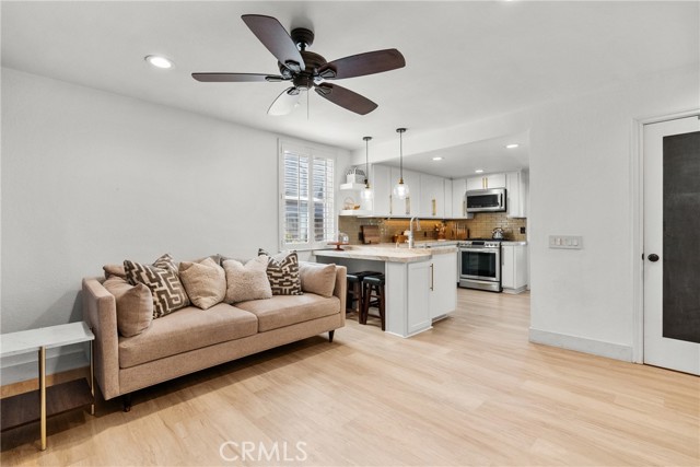 Detail Gallery Image 18 of 50 For 23121 Yvette Ln, Valencia,  CA 91355 - 3 Beds | 3 Baths