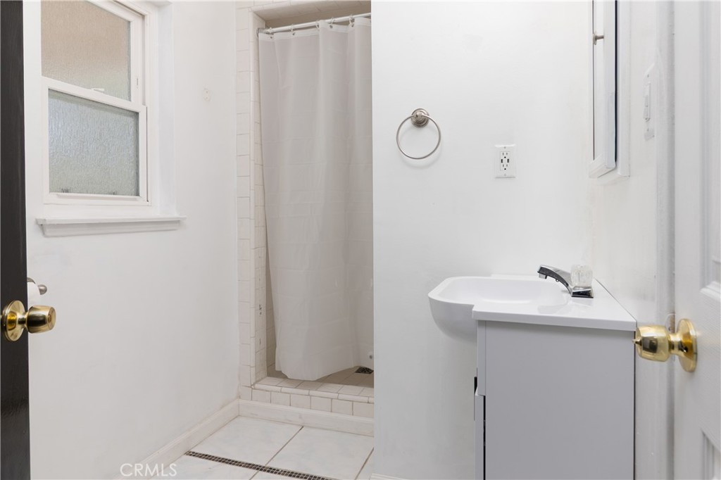 https://media.crmls.org/medias/1f51f60d-d689-4452-a039-d577c97c2624.jpg?preset=X-Large