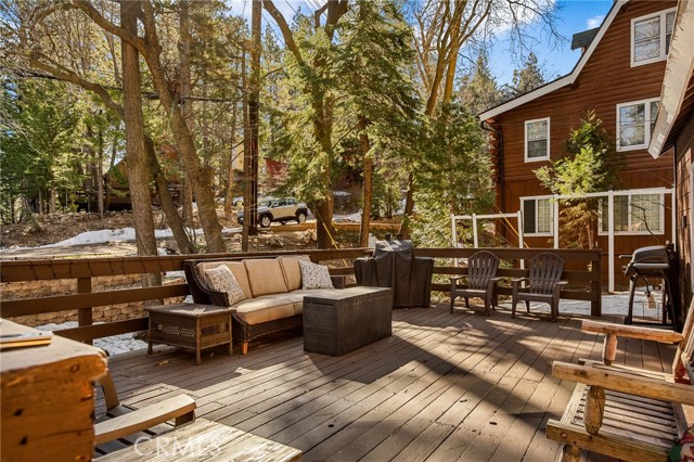 Detail Gallery Image 3 of 29 For 32135 West Dr, Running Springs,  CA 92382 - 2 Beds | 2 Baths