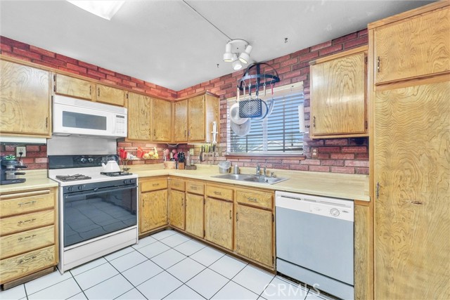 6765 Jadeite Avenue, Rancho Cucamonga CA: https://media.crmls.org/medias/1f52f2d3-4c85-4fdf-960b-1086c628419f.jpg