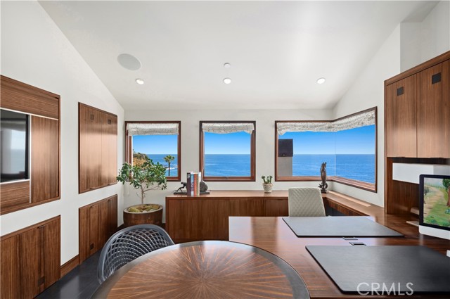 88 Emerald, Laguna Beach CA: https://media.crmls.org/medias/1f5323d7-198f-4403-b695-f73abed3f933.jpg