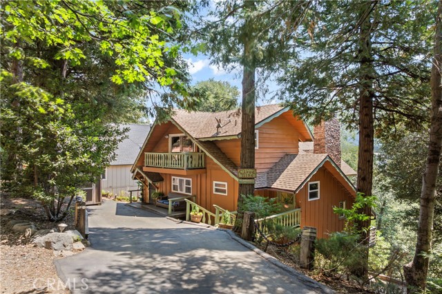 Detail Gallery Image 2 of 42 For 332 Wylerhorn Dr, Crestline,  CA 92325 - 4 Beds | 2/1 Baths