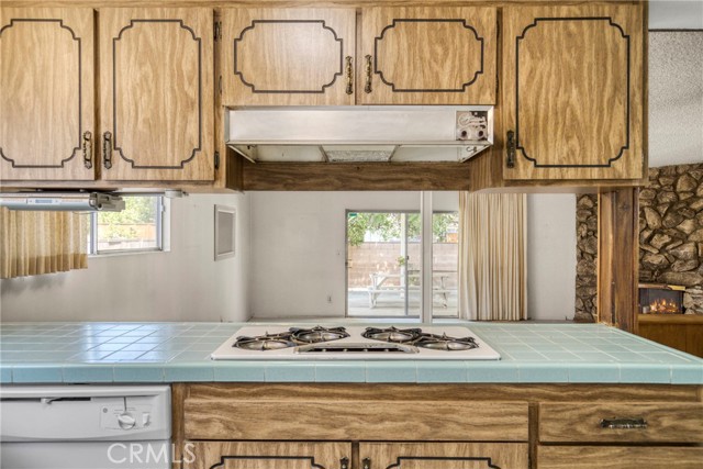 8834 Gerald Avenue, North Hills CA: https://media.crmls.org/medias/1f53e275-ca14-421b-9afd-167e3ef31f9f.jpg