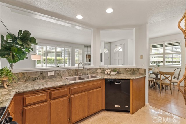 7291 Coho Dr, Huntington Beach CA: https://media.crmls.org/medias/1f56a74f-4455-421b-95ce-d63a8e3e8a47.jpg