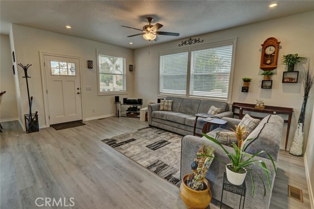 ANOTHER VIEW OF THE LIVING ROOM
THIS HOME SHOWS VERY LIGHT AND BRIGHT