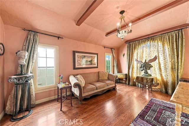 105 Claremont Avenue photo 4
