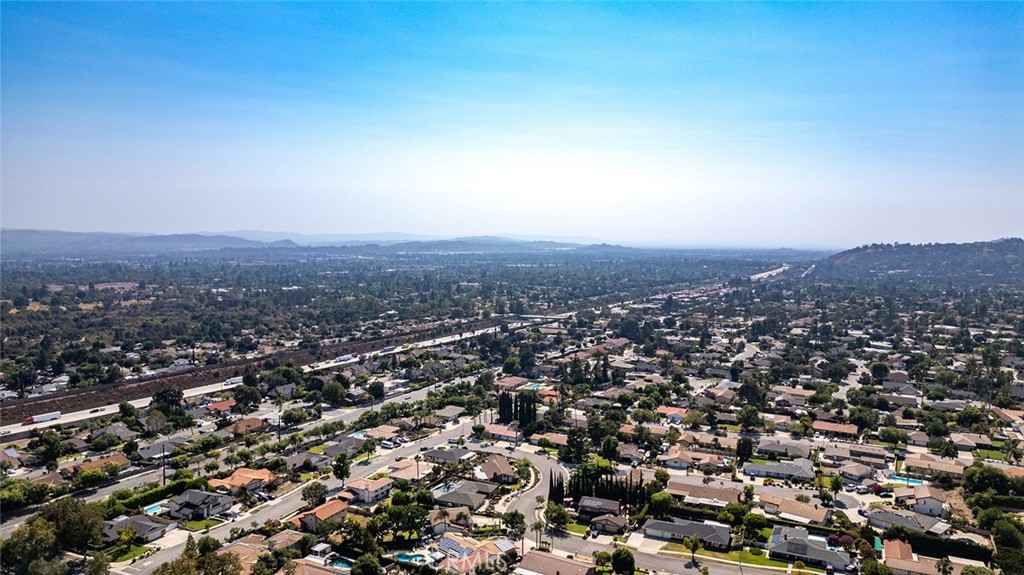 https://media.crmls.org/medias/1f571217-13f8-4e72-9272-39f53c150f6a.jpg?preset=X-Large