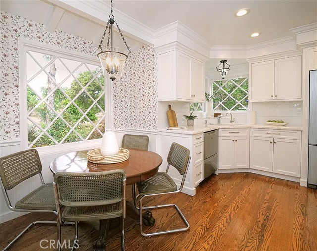 Kitchen eating area