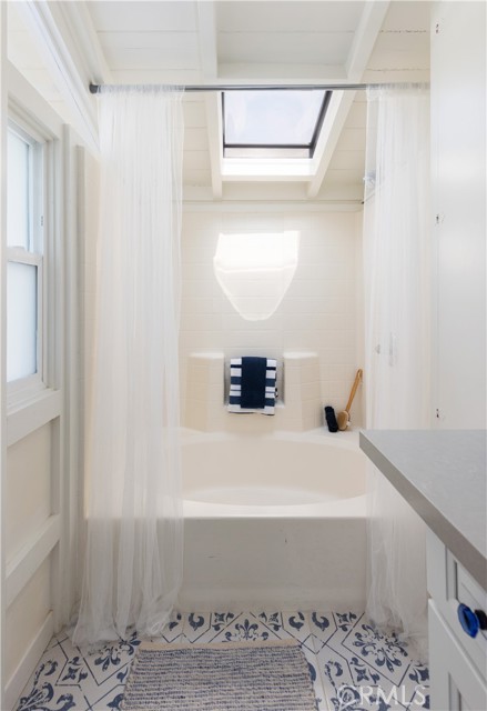 425 Monterey Drive, Laguna Beach CA: https://media.crmls.org/medias/1f57a44e-aa31-4843-81e2-eb36d0b1d3ea.jpg