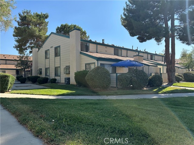 Detail Gallery Image 1 of 10 For 44514 15th St #2,  Lancaster,  CA 93535 - 2 Beds | 2 Baths