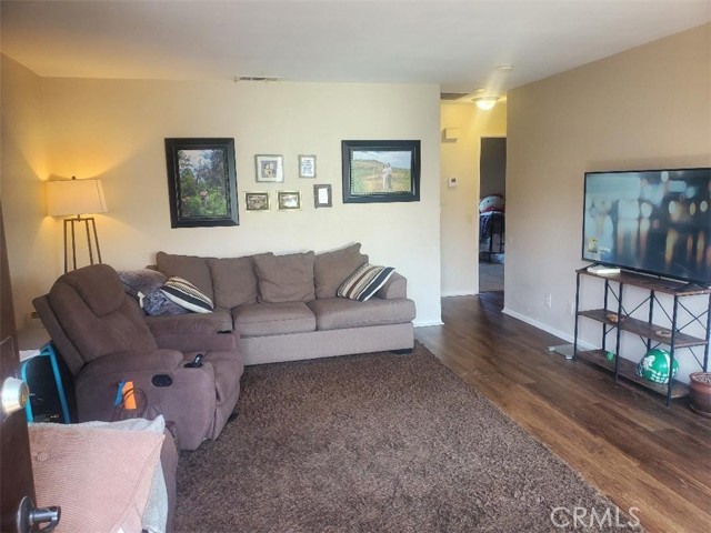 Detail Gallery Image 2 of 6 For 8939 Mango Ave #F,  Fontana,  CA 92335 - 2 Beds | 1 Baths
