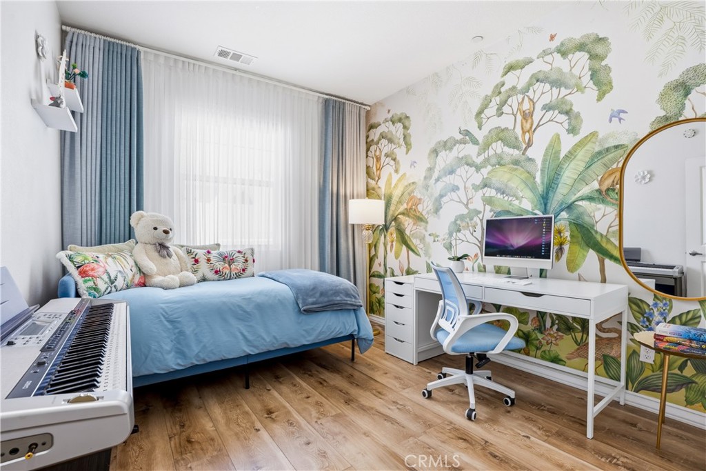 https://media.crmls.org/medias/1f5895b9-ac85-4429-99b6-24eaad825b4e.jpg?preset=X-Large