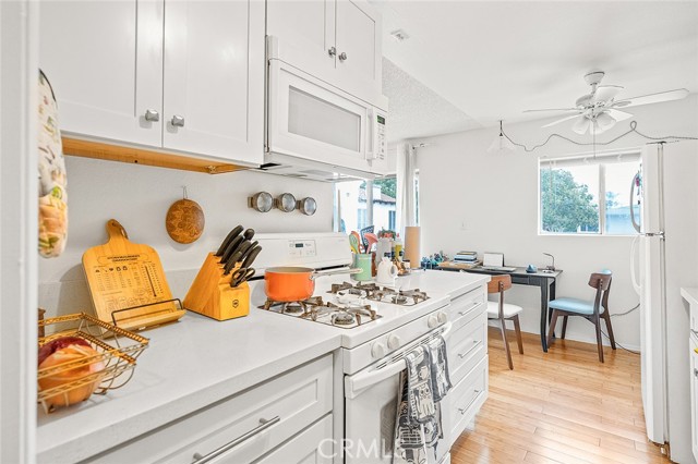 905 Gardenia Avenue, Long Beach CA: https://media.crmls.org/medias/1f58fbc8-cd52-4635-ad4a-726dba590942.jpg