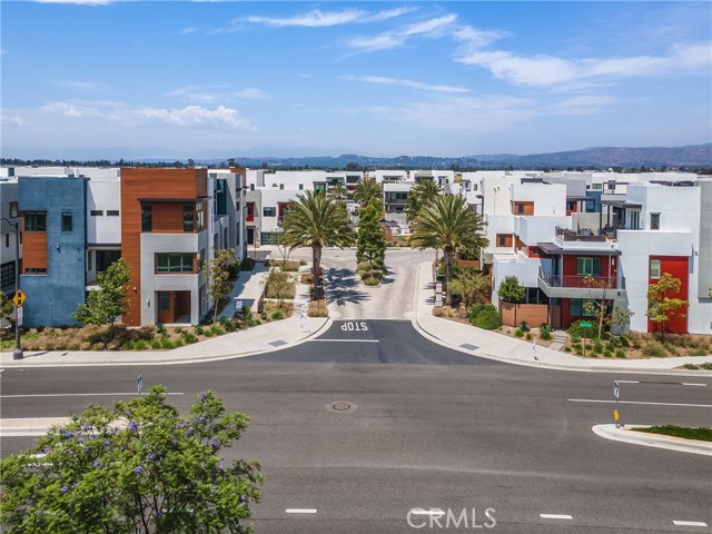 285 Lodestar, Tustin CA: https://media.crmls.org/medias/1f5976c8-8c79-4e04-b5ad-0e08039b5f26.jpg