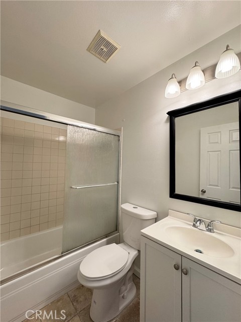 Detail Gallery Image 9 of 19 For 644 E Lee Pl, Azusa,  CA 91702 - 4 Beds | 3 Baths