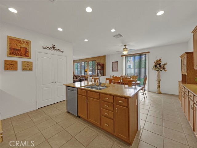 20361 Julia Lane, Saugus CA: https://media.crmls.org/medias/1f5a449a-fcce-4f74-9020-30febc0dbf1a.jpg