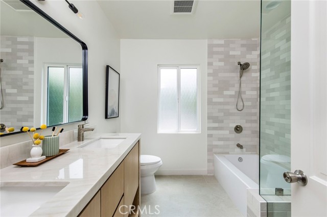 Detail Gallery Image 16 of 21 For 4057 Woodcliff Rd, Sherman Oaks,  CA 91403 - 3 Beds | 2/1 Baths