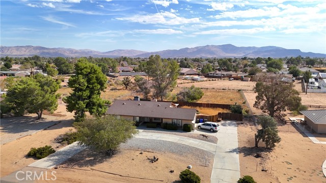 Detail Gallery Image 2 of 18 For 13885 Hopi Rd, Apple Valley,  CA 92307 - 3 Beds | 2 Baths