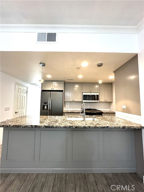 Detail Gallery Image 6 of 18 For 11630 Warner #414,  Fountain Valley,  CA 92708 - 2 Beds | 1/1 Baths