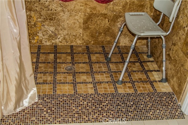 0, Lake Balboa CA: https://media.crmls.org/medias/1f5b7fa0-999b-4118-9c25-31c8fc7dec74.jpg