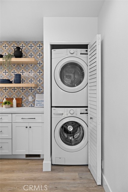 Detail Gallery Image 13 of 26 For 207 E Edgewater Ave #REAR,  Newport Beach,  CA 92661 - 2 Beds | 2 Baths