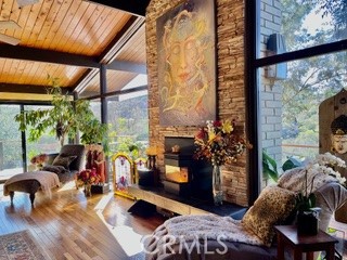 https://media.crmls.org/medias/1f5c8b16-93d0-43b0-8aad-4229f5ae029b.jpg?preset=X-Large